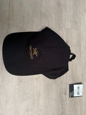 Iconic Bird Word Cap